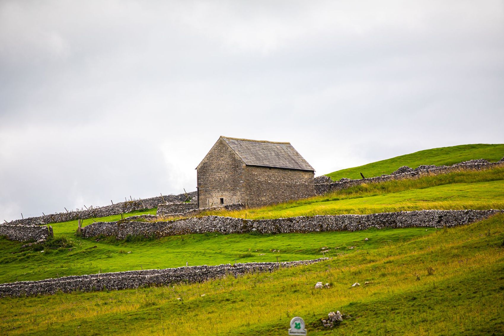 A stone barn and dry stone walls in the Yorkshire Dales